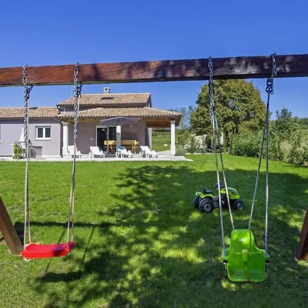 Villa Mate In Kuhari - Haus Fuer 8 Personen Žminj