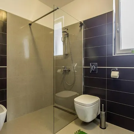 Mate In Kuhari - Haus Fuer 8 Personen Villa Žminj