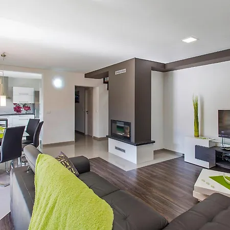 Vila Mate In Kuhari - Haus Fuer 8 Personen