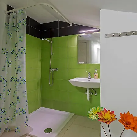 Mate In Kuhari - Haus Fuer 8 Personen Vila Žminj
